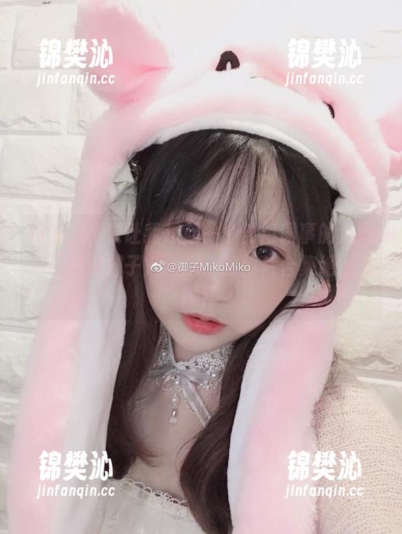 和服，不觉让我想起一个部门同事的法袍——不过御子Yumiko的图片合集绝不含糊！