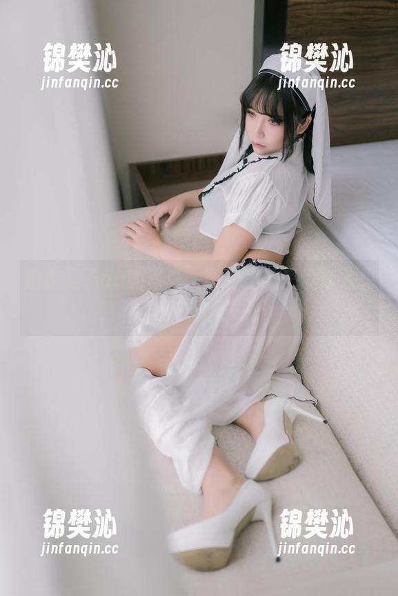 抱走莫子aa的写真，图包里的吊带让人想起那个夏天……