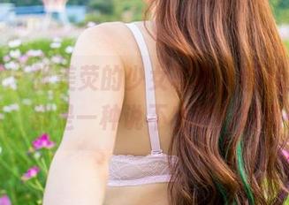 推女神 - 张美荧的少女写真，图片里的每一帧，都是一种说不出的美好和温柔