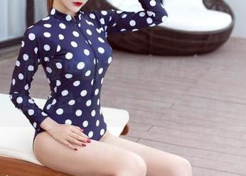 推女神 - 制服中的苏糯米Mi，其实在试探你的网盘：下载了吗？哈哈！
