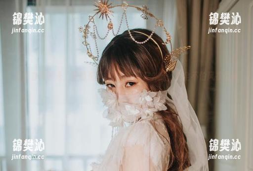 最新套图曝光，星澜是澜澜叫澜妹呀户外美，完全不怕风衣情书被撕掉！