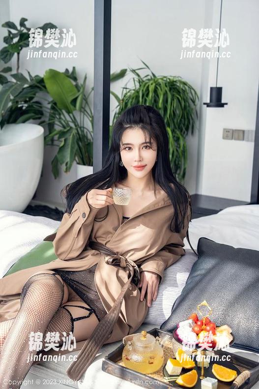 星颜社 - 温心怡的美腿作品分享，传授如何优雅地踩高跟鞋！小心地面也受不了啊！
