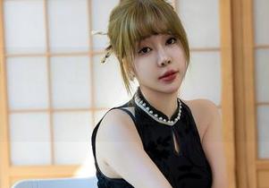 星颜社 - 最新上架:黄寒娜的和服,随便一拍就好看得很。