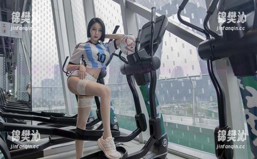 微密圈 - 图集时间：当果儿Victoria遇上连体包臀，黑丝升级成战斗力！