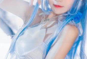 穿越次元的美图，桜桃喵COS神里绫华，让我心里一阵小骚动