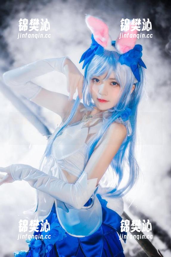 穿越次元的美图，桜桃喵COS神里绫华，让我心里一阵小骚动