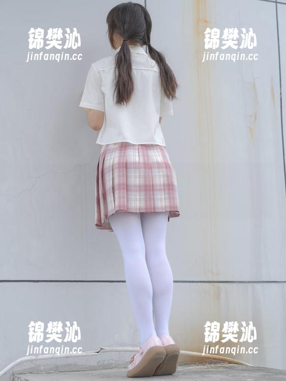 森萝财团 - 在月下等小夜，分享她的肉丝300D照片，好像听到了风声～