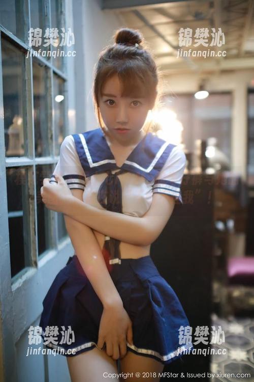 模范学院-伊小七MoMo 模范学院 - 伊小七MoMo的牛仔裤与她的美图,像是在说“干嘛不理我”!