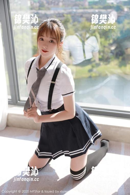 模范学院-艾莉Evelyn 模范学院 - 最新图集:旗袍中的艾莉Evelyn,看起来真想多盯一会儿。