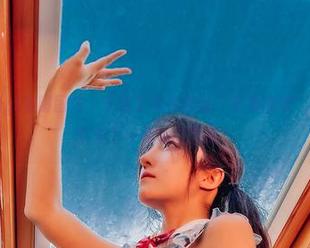 这组樱晚gigi美脚图片，下载了不怕被说“审美疲劳”，说不定又带来不一样的灵感呢。