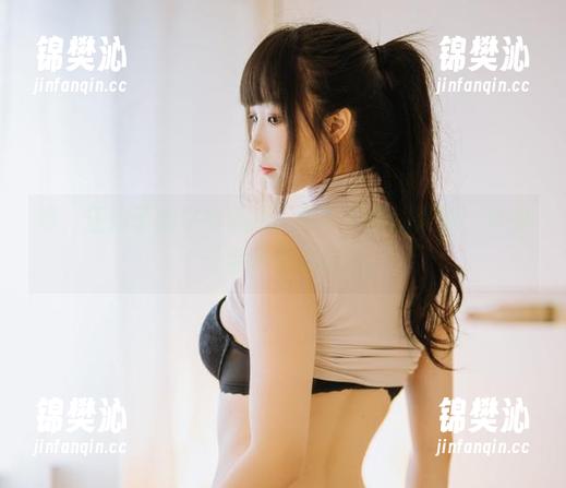 噢，汪知子的空姐私拍：谱写云端的深情，套图让你赞不绝口！