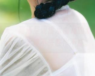 游向夏天，高清呈现清水由乃的爱宕泳装cos，水波不兴都作不成。