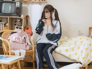 神沢永莉的绫蛋糕裙吊带袜编织的写真合集，让人恍若身处甜蜜的时光隧道～