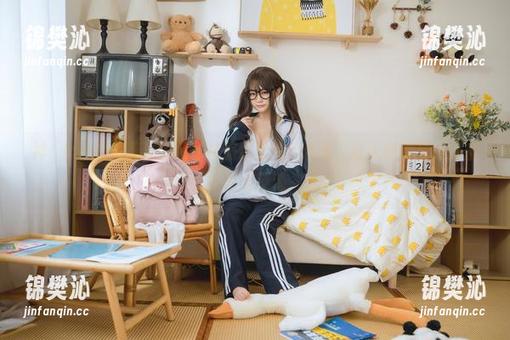 神沢永莉的绫蛋糕裙吊带袜编织的写真合集，让人恍若身处甜蜜的时光隧道～