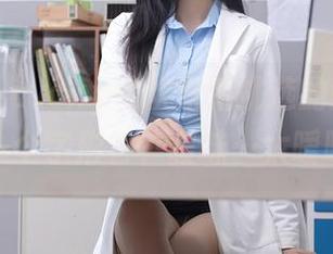 秀人网 - Lucky沈欢欣新挑选的短裤图包，怎一个字形容？暧昧…太暧昧了。