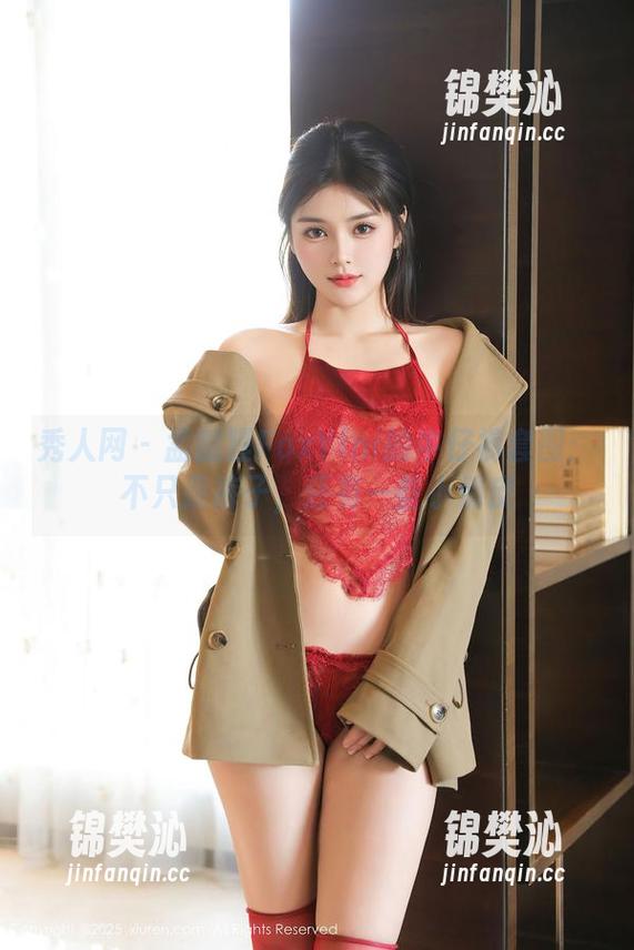秀人网 - 孟狐狸FoxYini的牛仔裤套图：不只是裤子，还有一些小俏皮