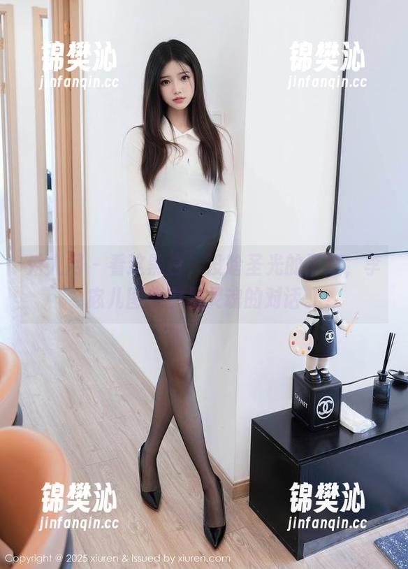 秀人网-李宓儿 秀人网 - 看这黑白,没啥圣光的干扰,李宓儿图集中是灵魂的对话。