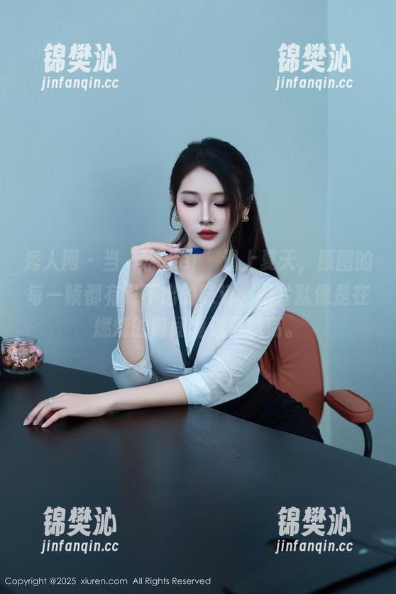 秀人网 - 当“水水er”遇上夏天，原图的每一帧都有说不出的味道，图片就像是在燃烧的时间隧道里飘荡。