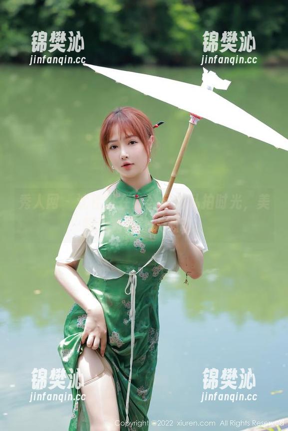 秀人网 - 沈佳熹在办公室的私拍时光，美图秀秀真让人心动。