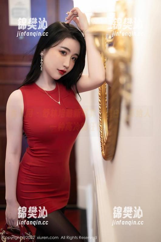秀人网 - 舒林培最新写真：黑白，真给人一种高冷的任性。
