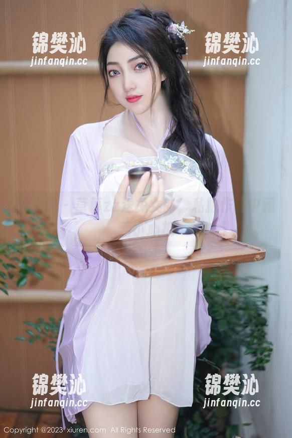 秀人网 - 草莓zz送兔女郎，私拍作品中藏着小心机