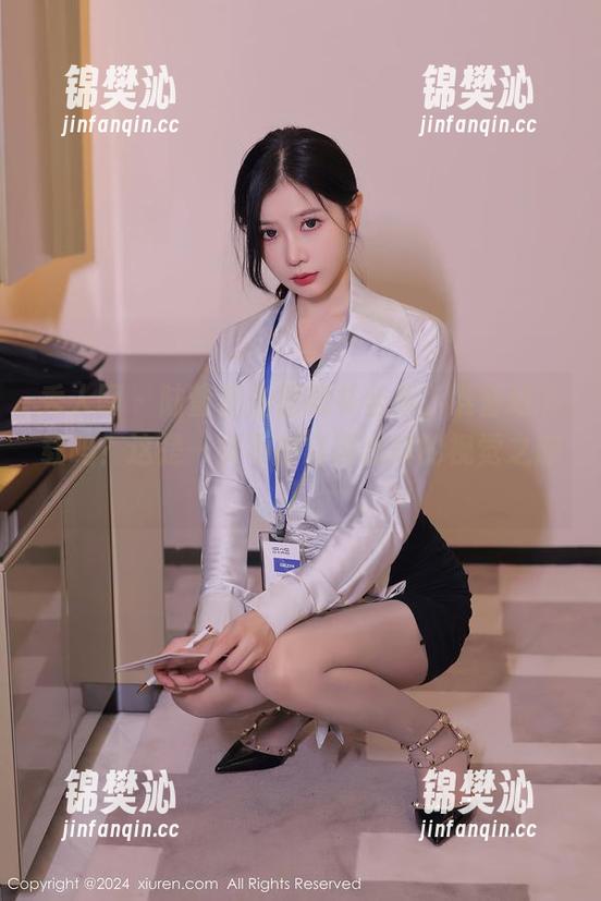 秀人网 - 陆萱萱主题秘书合集，准备好下载吗？这是一次不按常理出牌的视觉之旅！