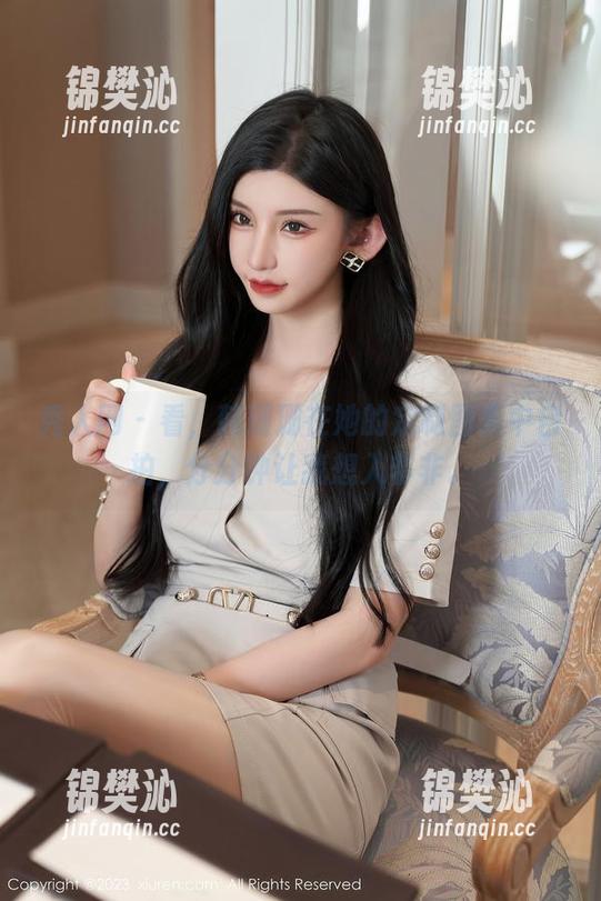 秀人网 - 看，韩珊珊在她的定制图集中自拍，分分钟让我想入非非。