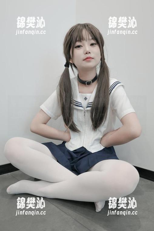 紧急企划 - 小恩网球经典图集：为何球场上的每一次挥拍都像在演绎一本漫画？快来欣赏这幅场景吧。