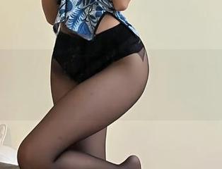 微密圈 - 纪念小小v网袜写真——脚底下的假想敌
