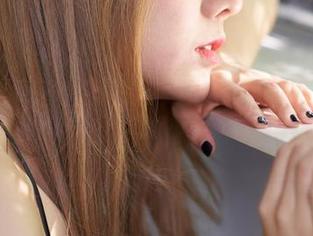蜜桃社 - 伊素妍图集,浴缸里的水波荡漾了我的思绪