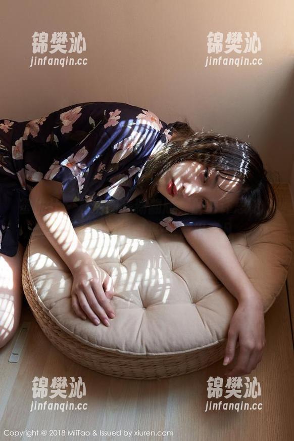 蜜桃社 - 私房图集新翻版，解密许思铭，原来她的秘密是….长相平凡