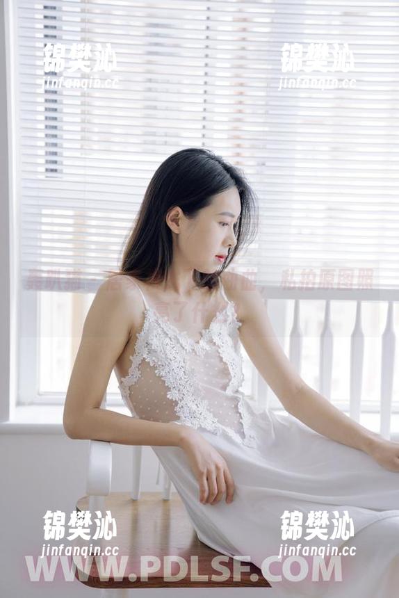 轰趴猫 - 居家模式下的曲曲，私拍原图照亮了什么？