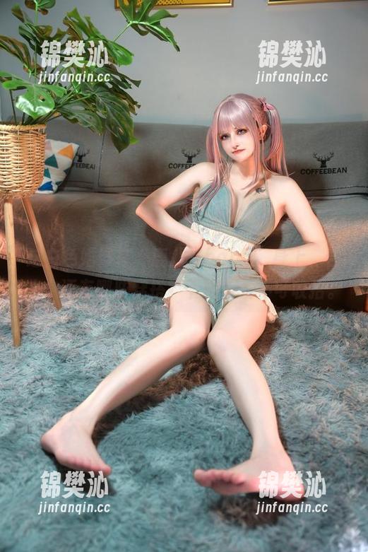 这白色婚纱在“鹿八岁baby”身上，合集中还有哪些穿搭？下载一发不可收拾。