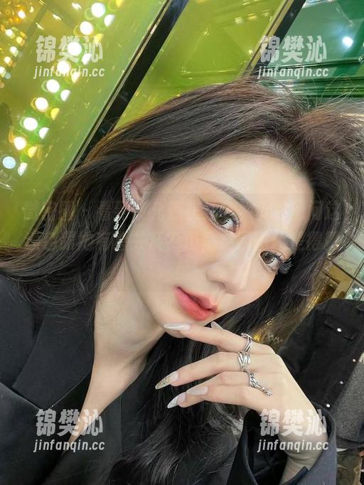 微密圈 - 看到黎允熙在红色，真是想问这颜色跟她有啥关系？但是，原图还是得赞！